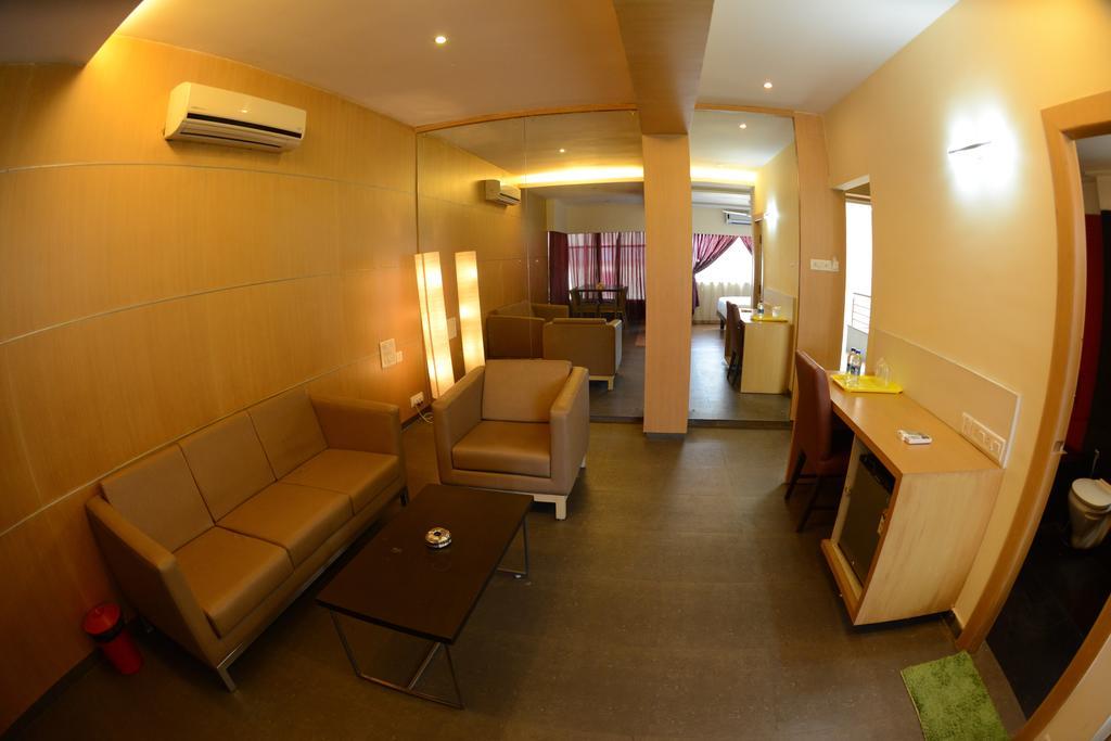 Hotel Ayush International Мангалор Екстериор снимка