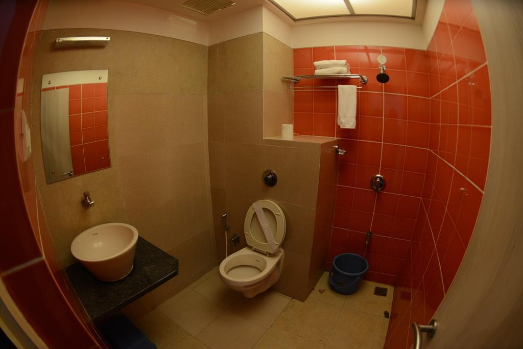 Hotel Ayush International Мангалор Стая снимка