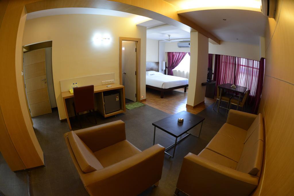 Hotel Ayush International Мангалор Стая снимка